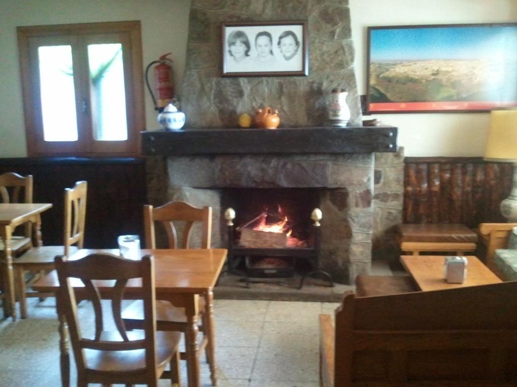 Hostal-Restaurante Fogon De Gredos Гісандо Екстер'єр фото