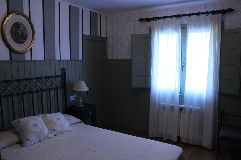 Hostal-Restaurante Fogon De Gredos Гісандо Екстер'єр фото